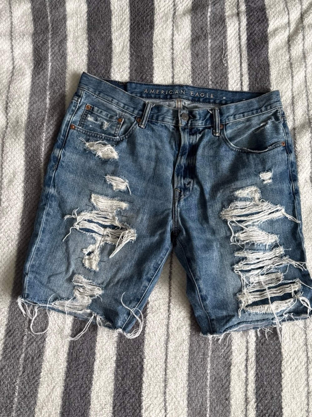 American Eagle distress jeans